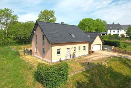 Hochwertiges Einfamilienhaus in massiver Bauweise mit großem Grundstück und durchdachtem Wohnkonzept - Plascheid