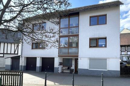 Donsbach: Gepflegtes, vermietetes Zweifamilienhaus im Ortskern - Dillenburg / Donsbach