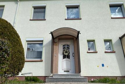 Reihenhaus mit Garten, Terrasse, Garage & Potenzial in Wittenberg - Wittenberg Lutherstadt