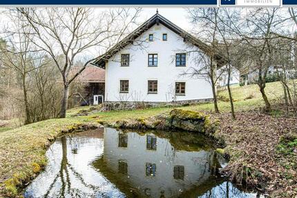 „Idyllisches Bauernhaus mit Teich & eigener Quelle – Ruhe, Natur und Geschichte vereint“ - Weiding