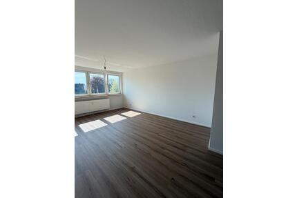 Frisch renovierte Dachgeschosswohnung mit Loggia in Elmshorn Süd - Kölln-Reisiek