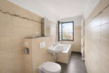 Wohnung zum Mieten in Plauen 313,92 € 57.6 m²