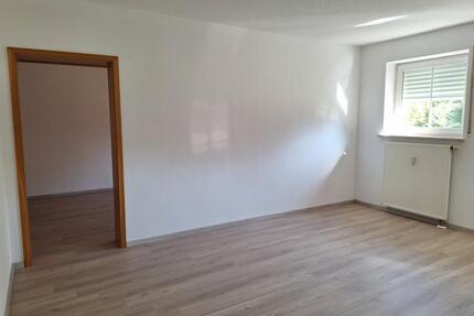 Helle Wohnung 3 Zimmer, Küche u. Bad in Schierling