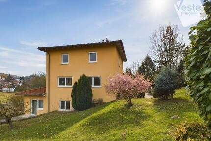 Wohnhaus im Toskana-Stil mit ELW und Doppelgarage im Stadtbusbereich - Coburg Lützelbuch