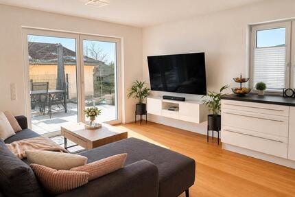 PRIVATVERKAUF - Moderne 3‑Zimmer‑EG‑Wohnung mit Terrasse & Garten - Schönberg