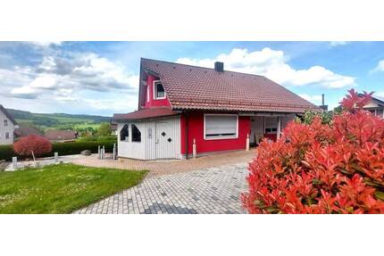 Einfamilienhaus mit Fernblick, 5,5 Zimmer - 168 m² Wohnfläche, 3 Garagen, Carport auf 872 m² Grund in Pertolzhofen - Niedermurach zu verkaufen
