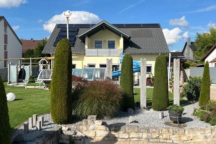Traumhaftes Energiespar-EFH A+, exklusives Wohnen, Garten, Pool - Bernstadt