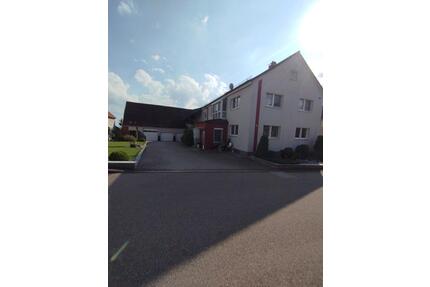 Ehemaliges landwirtschaftliches Anwesen mit 2 Familienhaus - Unterschneidheim