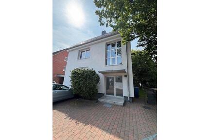 Attraktive 3 Zimmer Wohnung mit Balkon - Kölln-Reisiek