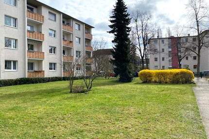 - LANKWITZ-GRÜNLAGE Bezugsfrei Eigentumswohnung mit Balkon (möbliert- Airbnb geeignet)- - Berlin