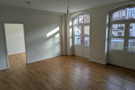 Erstbezug mit EBK und Parkett: 2-Zi.-Wohnug im Hochparterre mit Balkon und Fußbodenheizung - Dresden Cotta