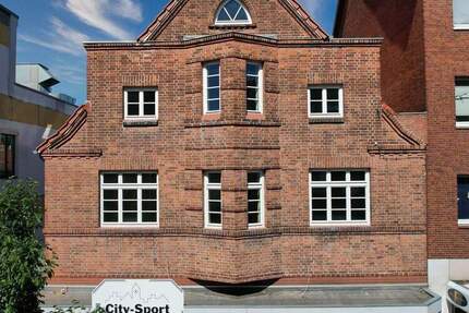 Historischer Altbau mit sanierten freien Wohnungen (E-Wert D) und einer attraktiven Ladenfläche - Winsen (Luhe)