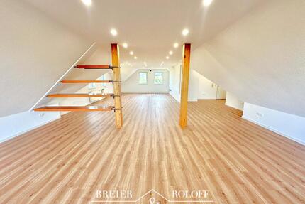 Großzügiger Wohntraum: 3,5 Zimmer-Küchenbereich-Bad mit Balkon in Bergdorf - Bückeburg