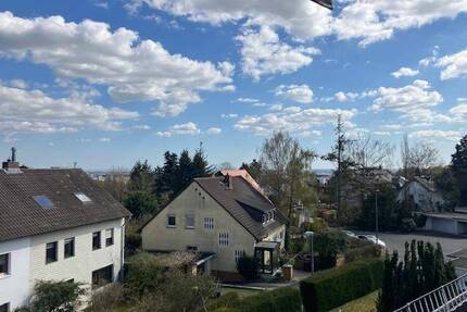 Schöne Dachgeschosswohnung mit Blick in Dotzheim - Wiesbaden