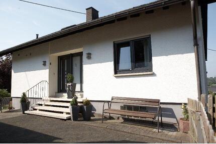 Einfamilienhaus mit Einliegerwohnung in Rennerod
