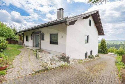 Frisch renoviertes Ein- bis Zweifamilienhaus mit Weitblick - Büchlberg/Denkhof