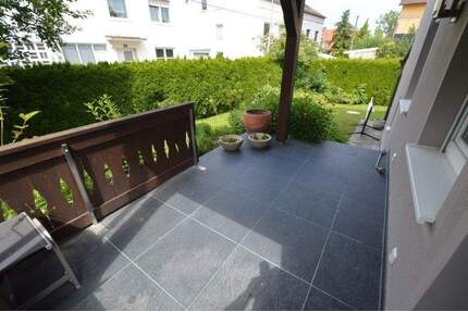 Saniertes Zweifamilienhaus mit 2-Zi.-EG-Whg und 4-Zi.-Maisonette-Whg. mit Garten in Burgweinting - Regensburg Burgweinting-Harting