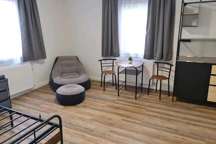 ZIMMERvermietung (WG)) - 500,00&nbsp;EUR Kaltmiete, ca.&nbsp; 35,00&nbsp;m&sup2; in Pfullingen (PLZ: 72793)