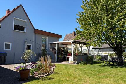 Charmantes Freistehendes Haus mit großem Garten, Provisionsfrei - Lage