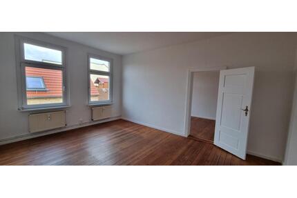 Charmante 2-Zimmer-Wohnung in bester Innenstadtlage – ruhig gelegen zum Hof | Strelitzer Str. 50 - Neustrelitz