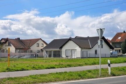 Wohn- und Geschäftshaus mit 2 Garagen und 3 Stellplätzen in 97502 Euerbach zwischen Schweinfurt und Würzburg (ID 10633)