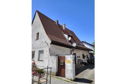 Mehrfamilienhaus in Hallstadt, sanierungsbedürftig zu verkaufen