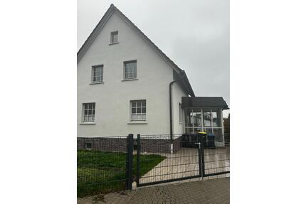 Haus zu vermieten - 1.950,00&nbsp;EUR Kaltmiete, ca.&nbsp; 130,00&nbsp;m&sup2; in Karben (PLZ: 61184)