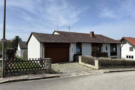 Schöner Bungalow in ruhiger Lage mit großen Grundstück - Kranzberg