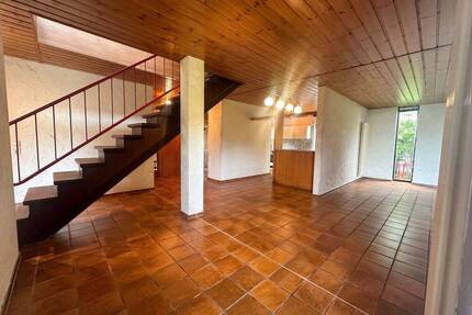 Großzügiges Einfamilienhaus mit 180 m² Wohnfläche, 125 m² Nutzfläche, Doppelgarage in guter Lage - Beckingen / Reimsbach