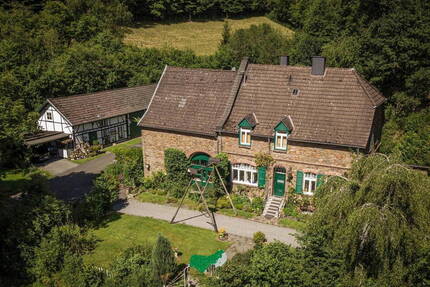 Einzigartiges Forstanwesen mit historischem Charme und Wirtschaftsgebäude - Hellenthal