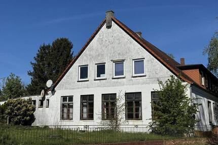Syke-Okel: große Erdgeschoss-Wohnung mit Sanierungsbedarf