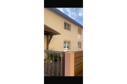 Doppelhaus hälfte zu vermieten - 950,00&nbsp;EUR Kaltmiete, ca.&nbsp; 95,00&nbsp;m&sup2; in Hungen (PLZ: 35410)