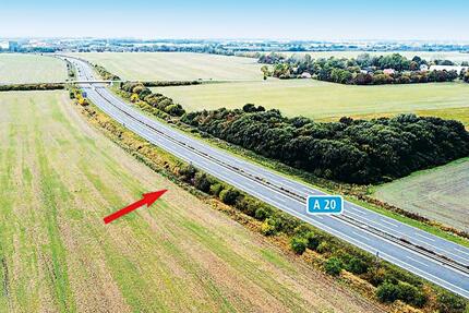 Acker in 17506 Neuendorf, an der A 20 - Gützkow