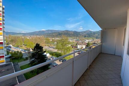 Helle 2-Zimmer-Wohnung mit Balkon & Kandelblick in Waldkirch