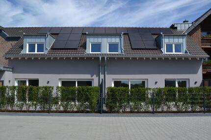 Wohnhäuser auf historischem Vierkanthof - Mönchengladbach West