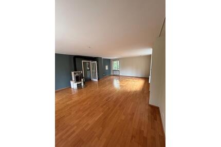 Helle, ruhige 3 Zi Wohnung, 120m² Wfl. mit Süd-Balkon - BEFRISTET - Pullach im Isartal