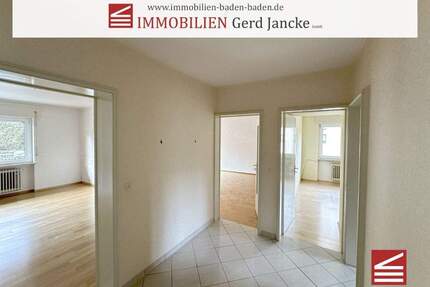 Baden-Baden, gut geschnittene Drei-Zimmer-Wohnung mit Balkon u. Carport