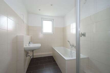 Wohnung zum Mieten in Halle (Saale) 446,48 € 59.53 m²