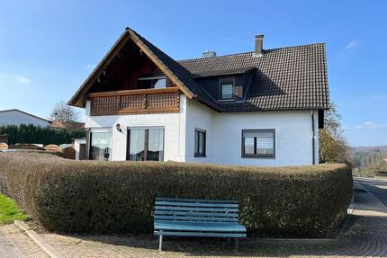 Zweifamilienhaus mit unverbautem Weitblick - Schwalmstadt