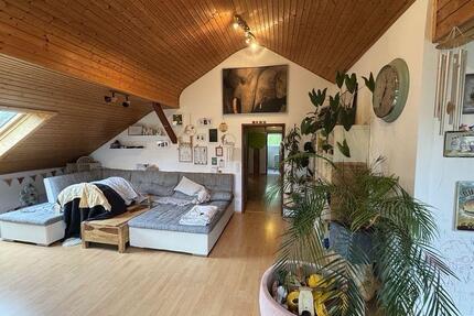 Helle 3,5 Zimmer Dachgeschoss-Wohnung in Kraichtal