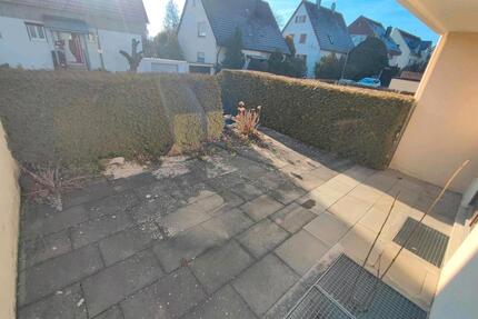 DHH mit Garage, 3 Stellplätze, Terrasse & Balkon - Leonberg