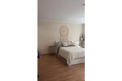 WG Zimmer und ab 1.07 Übernahme ganze 2 Zimmer Wohnung möglich - Hannover