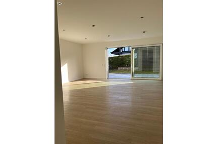 Moderne, helle 2-Zimmer EG Wohnung mit Terrasse und Einbauküche - Nauort