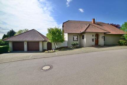 Wallhalben , sehr schönes Haus mit Garten und 2 Garagen