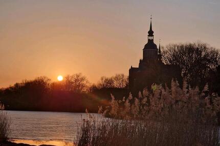 EFH im Grünen mit Substanz, Atmosphäre & Zukunft - Stralsund Knieper