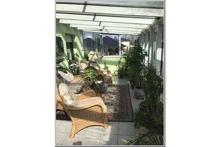 Ein Juwel - sehr gepflegtes Raumwunder, unterk., Wintergarten, Pool, Doppelcarport + Tiefgarage - Roskow - Weseram