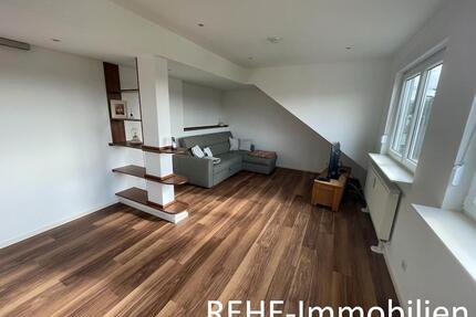 Frisch modernisiert: Stilvolle 2-Zimmer-Dachgeschoss-Wohnung in 47167 Duisburg