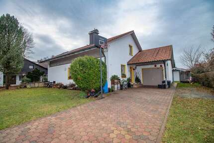 Haus zum Kaufen in Surheim 650.000,00 € 145 m²