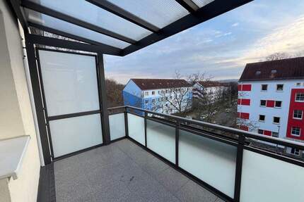 Sommer mit Balkon.. ..helle, moderne 3 Zimmer-Wohnung mit Einbauküche . sofort einzugsfertig - Zwickau Marienthal