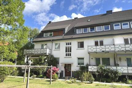 PURNHAGEN-IMMOBILIEN - Renovierungsbedürftige 2-Zimmer-Wohnung in Sackgassenlage von Bremen-Aumund!